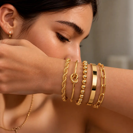 Set de 5 Pulseras Gruesas Enchapada PVD en Oro 18K - Hipoalergénicas e Impermeables
