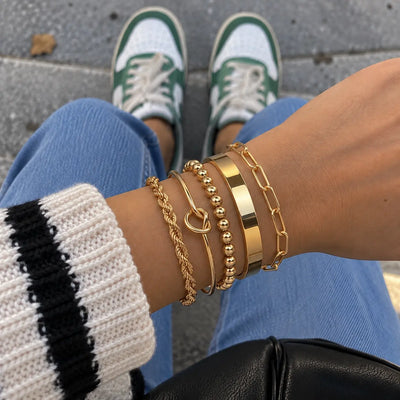 Set de 5 Pulseras Gruesas Enchapada PVD en Oro 18K - Hipoalergénicas e Impermeables