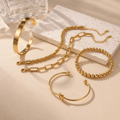 Set de 5 Pulseras Gruesas Enchapada PVD en Oro 18K - Hipoalergénicas e Impermeables